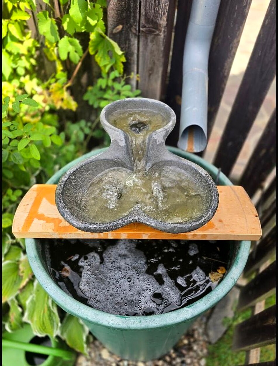 Čedičová Flowforma Odyssey s vodou